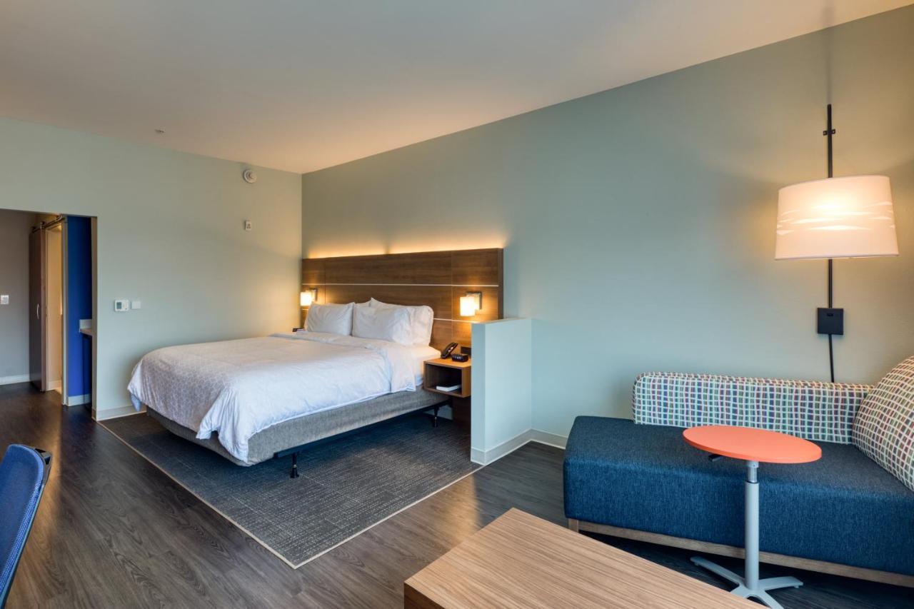 Holiday Inn Express & Suites - Charlotte - South End By Ihg Екстериор снимка