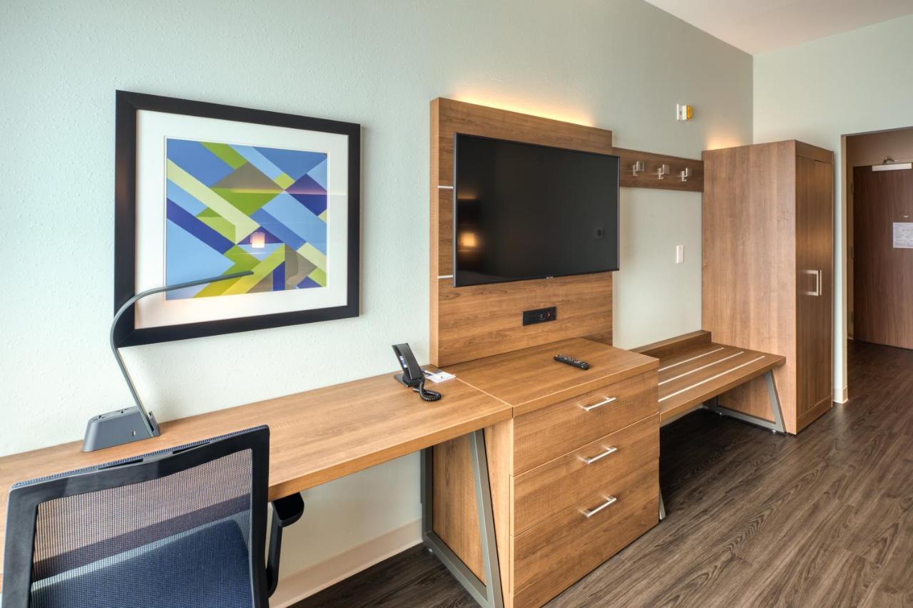 Holiday Inn Express & Suites - Charlotte - South End By Ihg Екстериор снимка