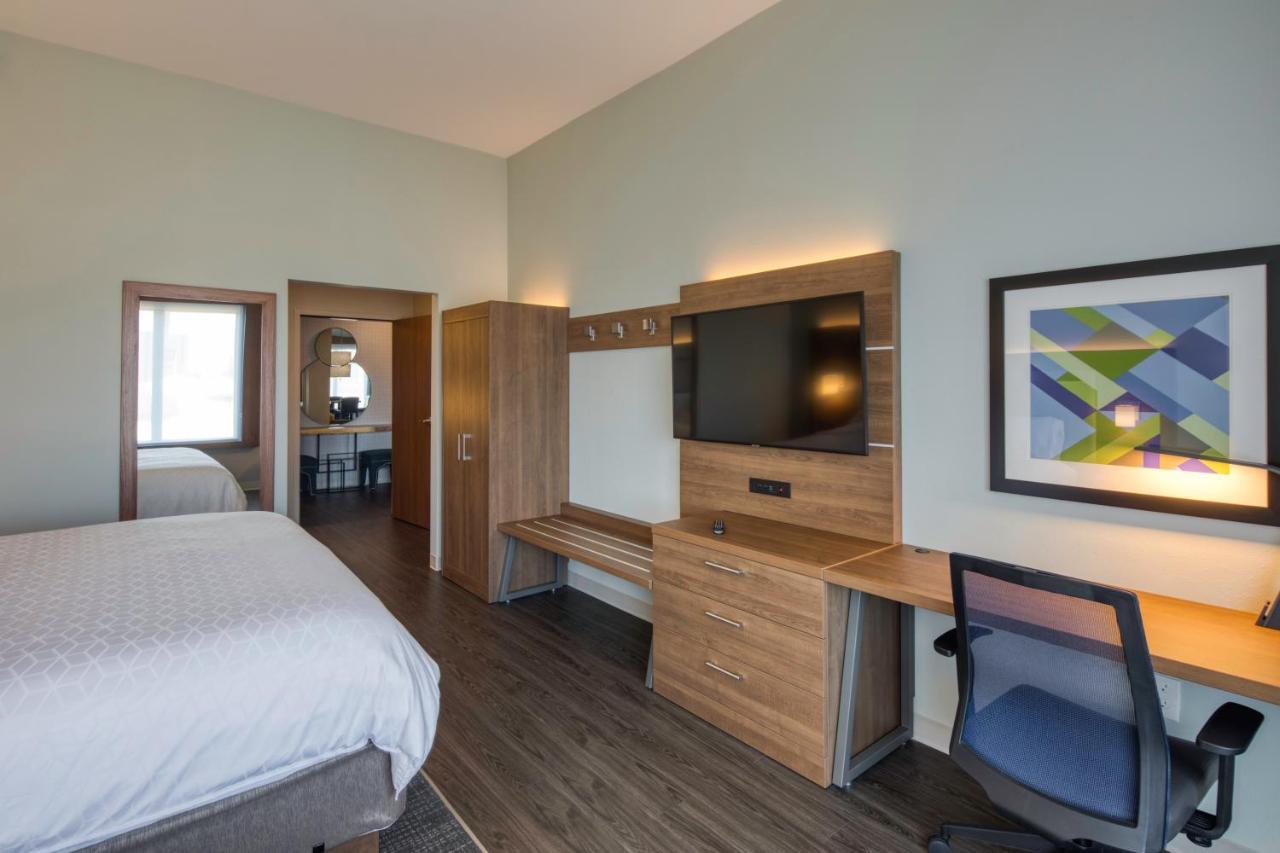 Holiday Inn Express & Suites - Charlotte - South End By Ihg Екстериор снимка