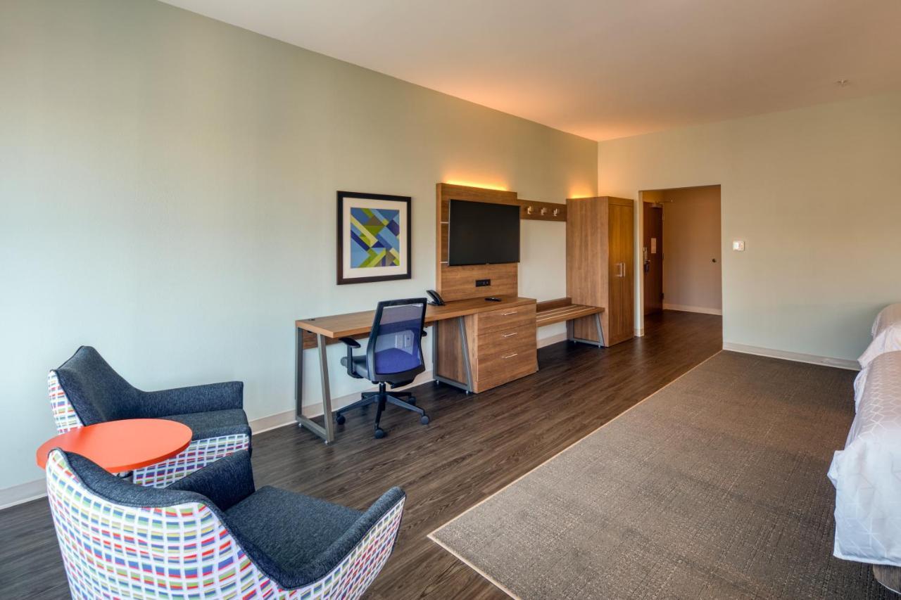 Holiday Inn Express & Suites - Charlotte - South End By Ihg Екстериор снимка