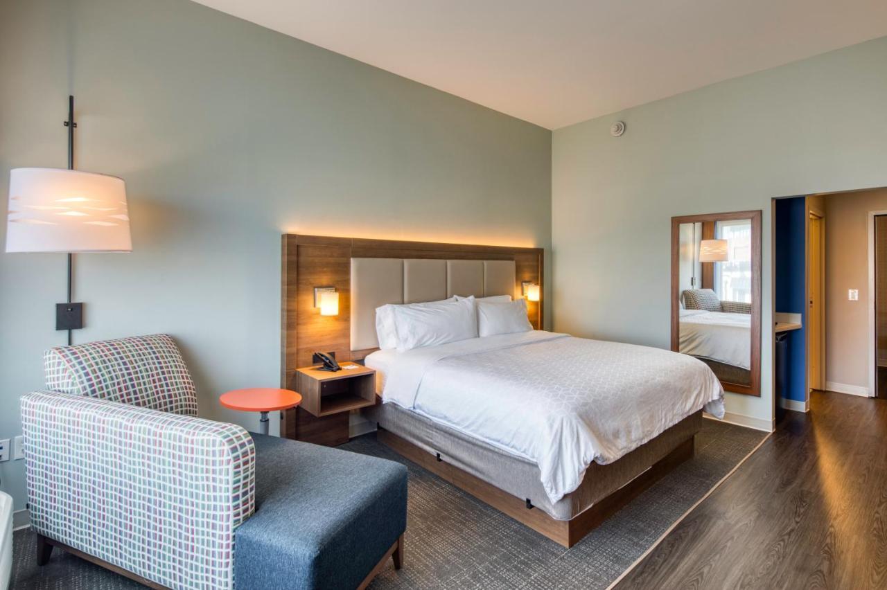 Holiday Inn Express & Suites - Charlotte - South End By Ihg Екстериор снимка