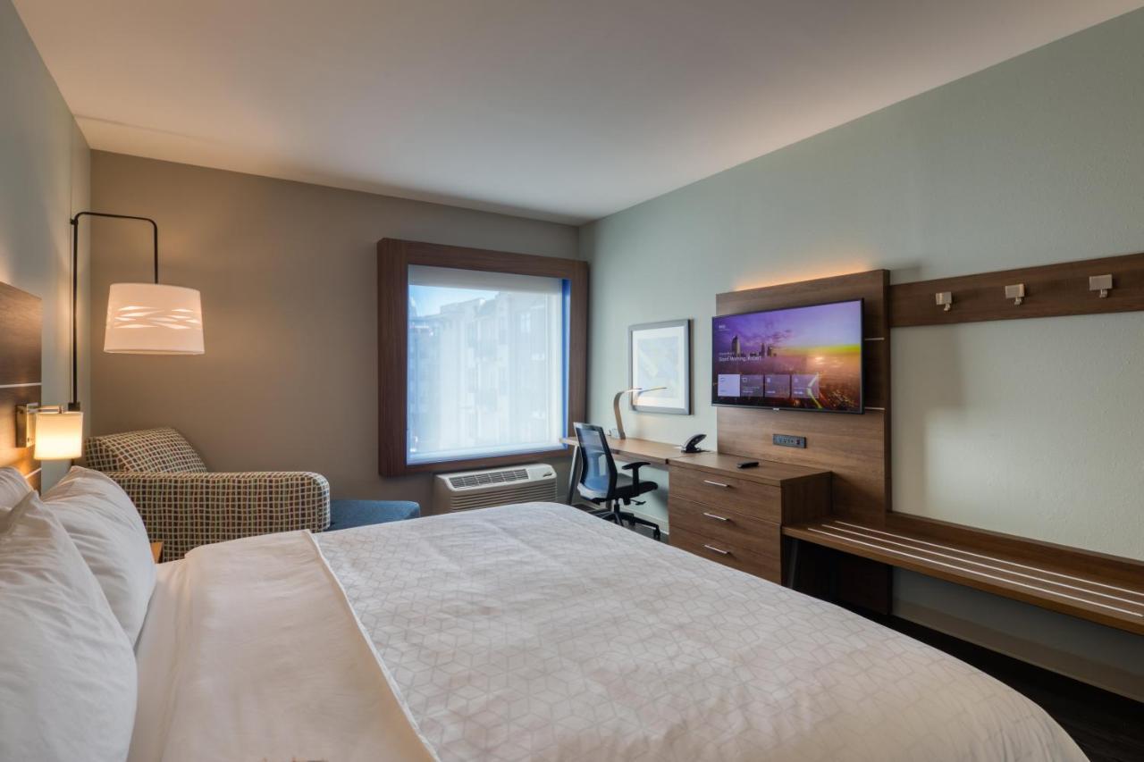 Holiday Inn Express & Suites - Charlotte - South End By Ihg Екстериор снимка