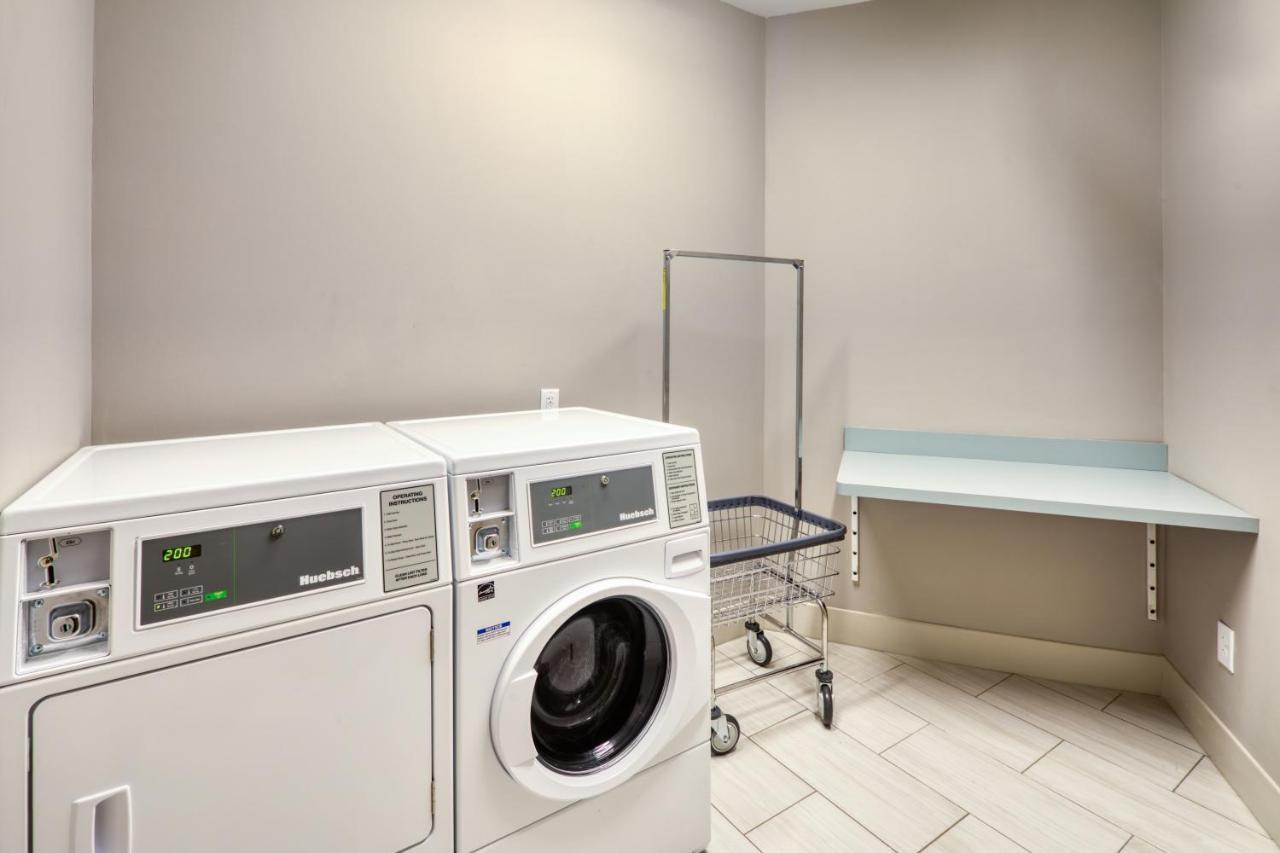 Holiday Inn Express & Suites - Charlotte - South End By Ihg Екстериор снимка