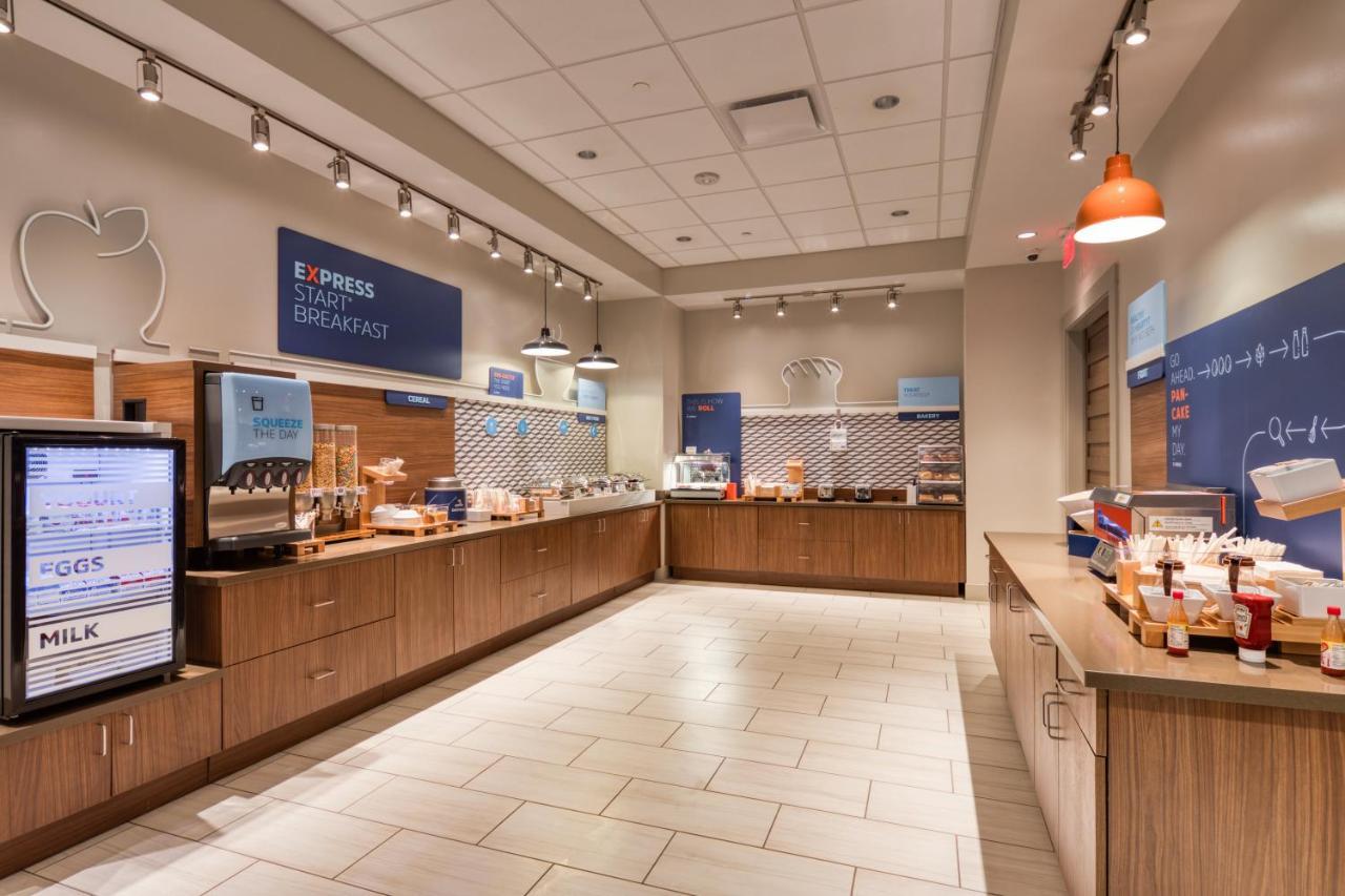 Holiday Inn Express & Suites - Charlotte - South End By Ihg Екстериор снимка