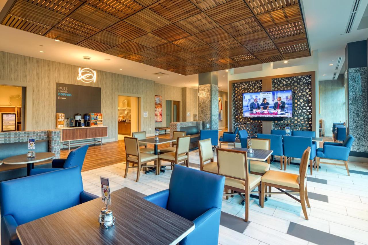 Holiday Inn Express & Suites - Charlotte - South End By Ihg Екстериор снимка