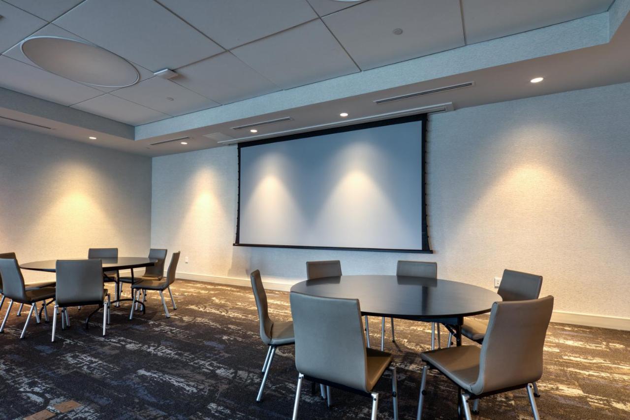 Holiday Inn Express & Suites - Charlotte - South End By Ihg Екстериор снимка